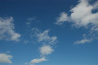夏 空 流れる雲 