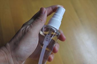 アルコール 消毒 スプレー 手 持つ
