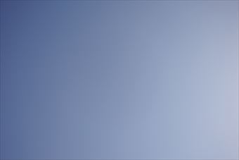 青 空 秋 冬 雲無し 快晴