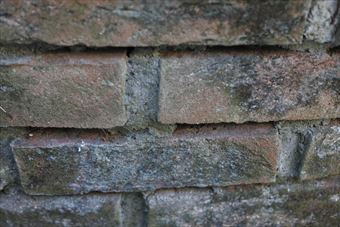 煉瓦 古い レンガ 公園 花壇 歴史 汚い