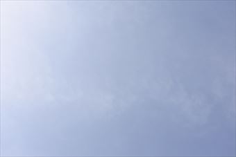 空 曇り 太陽 まぶしい 青