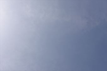 青空 太陽 光 白