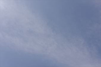 青空 雲 斜め