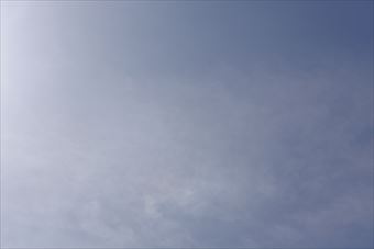 太陽 青空 雲 薄曇り