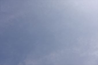 空 薄曇り 青 雲