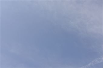 青空 薄曇り きれいな 雲