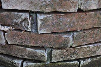 れんが 積み 重ね 汚れ