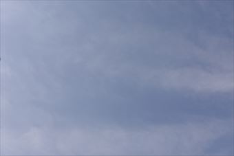 空 青 雲 白 薄曇り