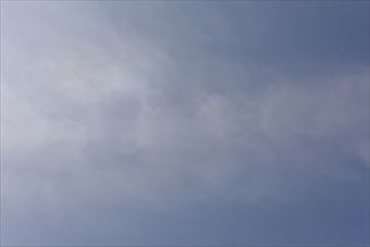 空 青 白 雲 怪しげ