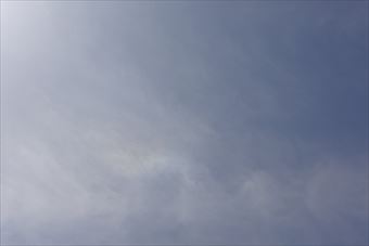 空 光 太陽 まぶしい 雲 青空