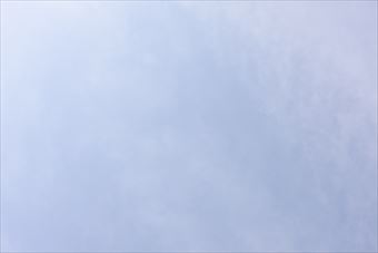 空 雲 薄曇り 青 水色