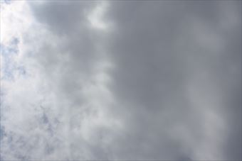 晴れてるかと思ったら雨雲が湧いてきた