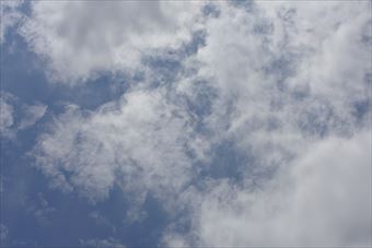 青い空に白い雲。綺麗だな