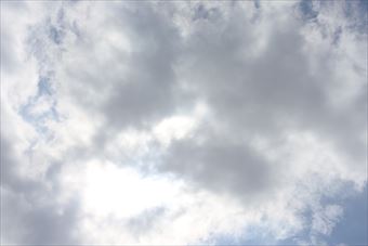 晴れだと思ってたら雨雲が