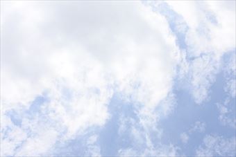 空 太陽 眩しい