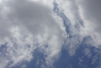 青空 雨雲 梅雨