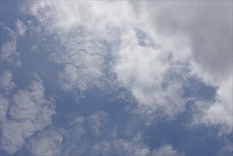梅雨 青空 雨雲