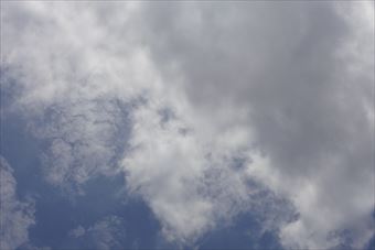 空 梅雨 雲