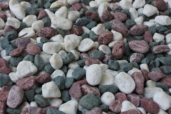 日本庭園 玉石 カラフル