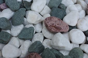 赤 石 ごつごつ