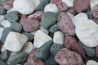 カラフル 石 庭園