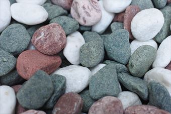 河原 きれいな 石