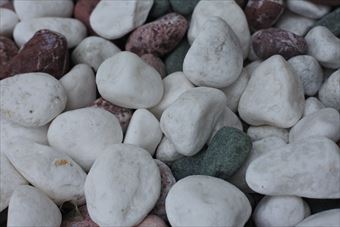 白い石 丸い 大きい