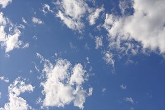 青い空と白い雲