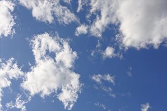 青い空と白い雲