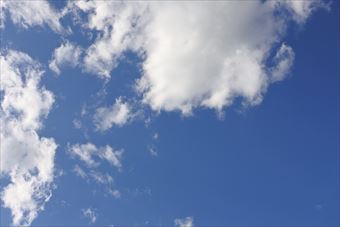 青い空と白い雲