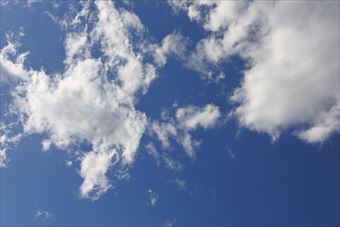 空の青がきれいだな