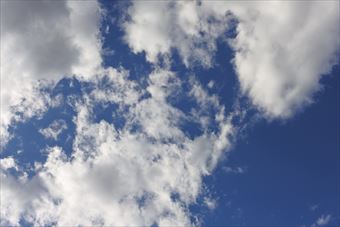 雲は多いけどよく晴れています