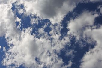 雲が多い天気です。