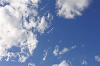 白い雲、青い空。美しい