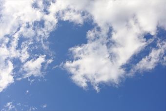 青い空、白い雲。今日も幸せ