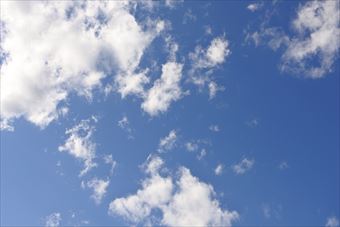 雲は多いけどよく晴れています