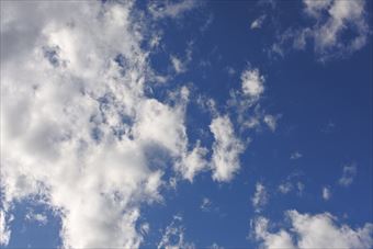 空を見上げる。時間が経つのを忘れる