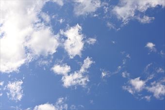 気持ちのいい昼下がりです。空がきれいです