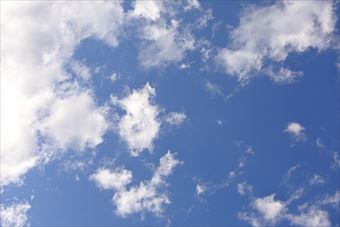 快晴です。雲がきれいです。