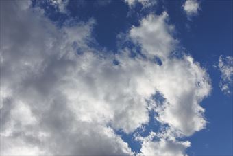 いいお天気でしたが黒い雲が・・