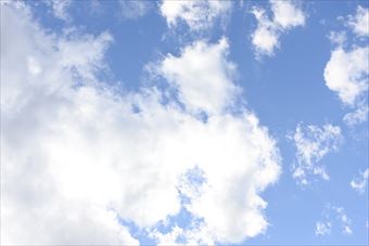 夏空。青い空、白い雲