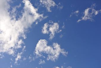 青い空と白い雲。いいお天気。
