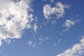 夏の空。まぶしいです