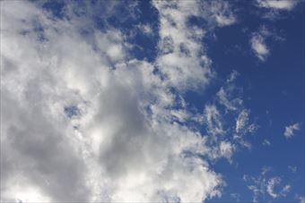 雲は多いけど空がきれいです