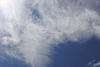 空がきれい。雲の白さが美しい