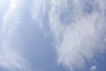 空がきれいです。青空が広がっています。