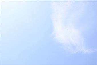 まぶしい真夏の青空です