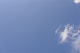 真っ青な空が広がっています。