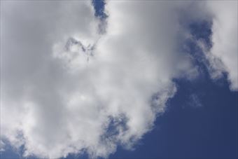 雨は降りそうもない。天気崩れずにいて欲しい
