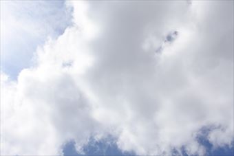 もうすぐ夏休み。空がきれい。